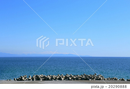 すっきりとした海と青空　伊豆半島　水平線 20290888