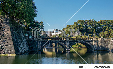 皇居正門石橋と二重橋濠 20290986