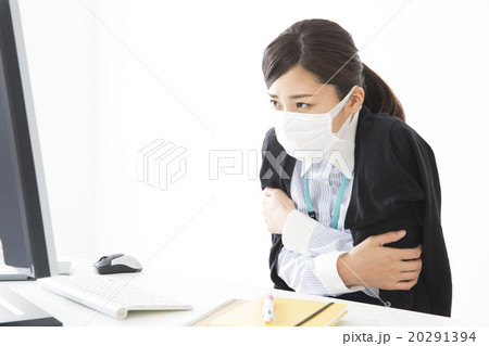 ビジネスイメージ　体調不良の若い女性 20291394