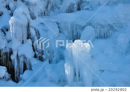 雪とつららのオブジェ 20292802