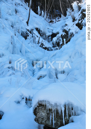 雪とつららのオブジェ 20292805