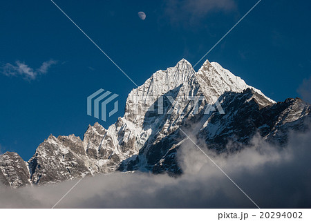 Thamserku Peak, Everest region, Nepal 20294002