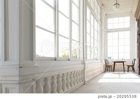 洋館の窓辺 洋館の窓辺 20295539
