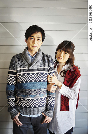 仲睦まじいカップル 20296090