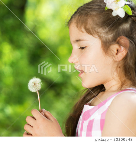 Girl with dandelion 20300548