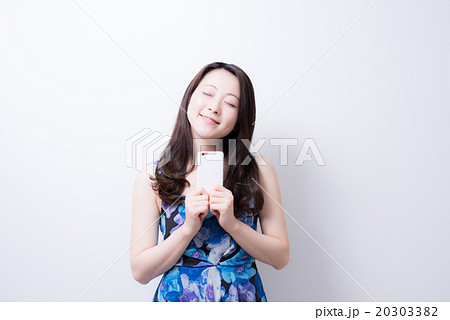 ワンピース　女性　スマートフォン 20303382