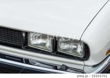 白い車のヘッドライトHeadlight of the white car 白い車のヘッドライトHeadlight of the white car 20303701
