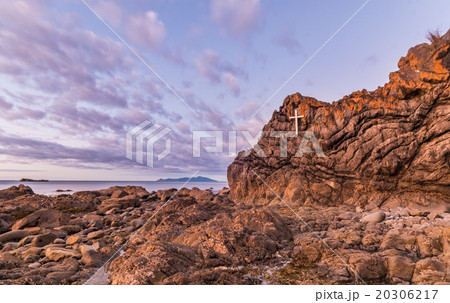 Lava Rock Cross 20306217