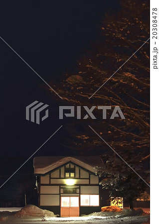 冬の夜の藤山駅 冬の夜の藤山駅 20308478