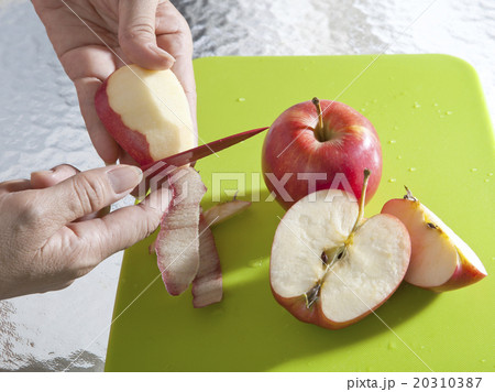 hand sliced apples peel 20310387