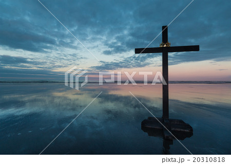 Crown On Cross 20310818