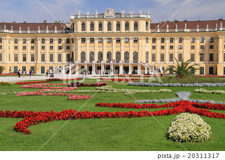 シェーンブルン宮殿と庭園群 オーストリア の写真素材