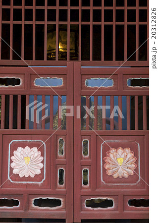 興福寺媽祖堂の格子戸 20312826