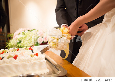 結婚式二次会のケーキカットの写真素材