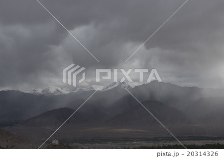 graysky in rain and himalaya moutain background graysky in rain and himalaya moutain background 20314326