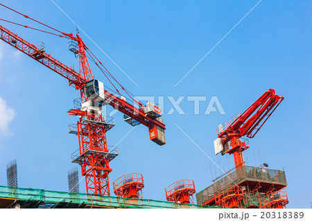 Construction site with crane and building 20318389