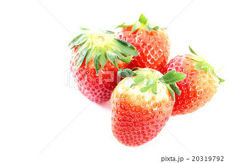 イチゴ4つの写真素材 [20319792] - PIXTA