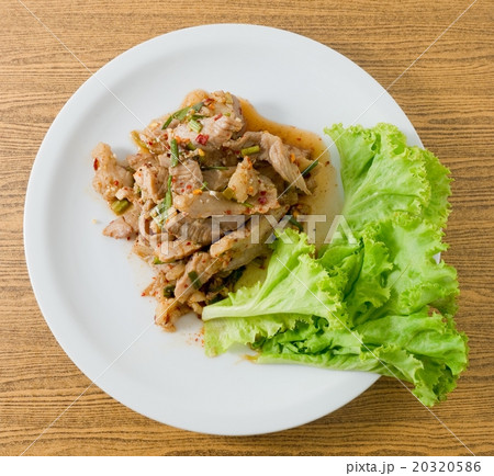 Top View of Spicy Grilled Beef Salad 20320586