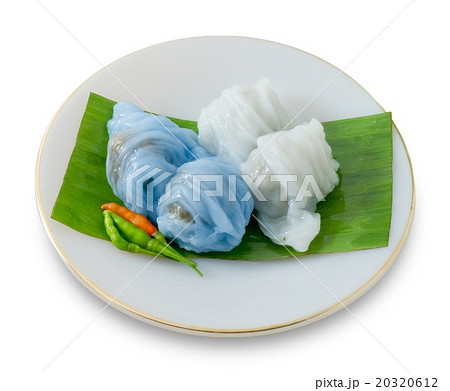 Thai Steamed Rice Skin Dumpling on White  20320612