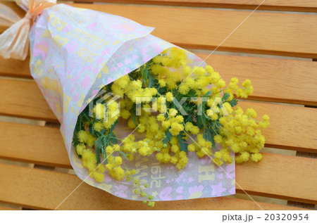 ミモザの花束 ３月８日はミモザの日 の写真素材 3954