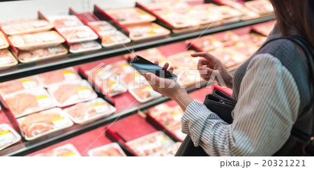 女性の買い物イメージ 20321221