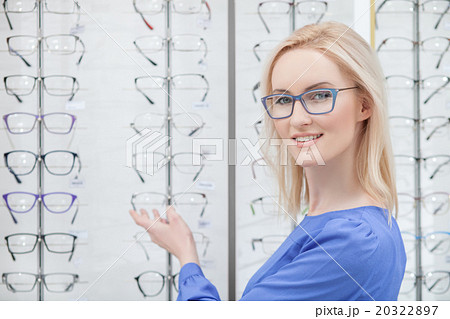 Beautiful blond girl wants to buy eyeglasses Beautiful blond girl wants to buy eyeglasses 20322897