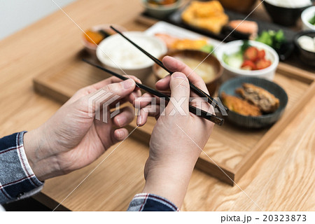 食事中のイメージ 食事中のイメージ 20323873