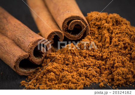 Cinnamon sticks with powder 20324162