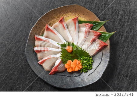 寒ぶりの刺身 Sashimi of the yellowtail 寒ぶりの刺身 Sashimi of the yellowtail 20327541