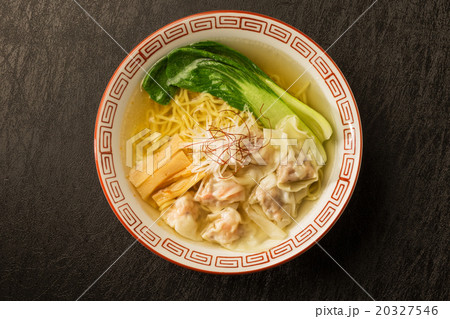 海老ワンタン麺　 won ton noodles Chinese food 20327546