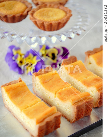 チーズタルトとタルトレットのティータイム チーズタルトとタルトレットのティータイム 20331332