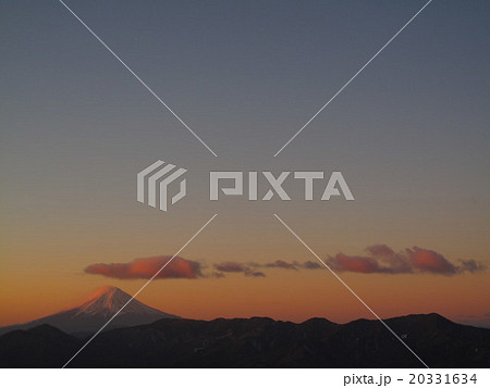 朝焼けの富士 20331634