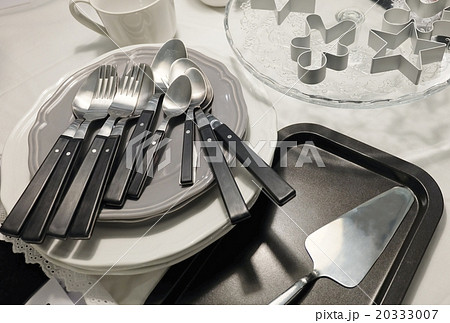 Porcelain Plates, Coffee Cup, Silverware Porcelain Plates, Coffee Cup, Silverware 20333007