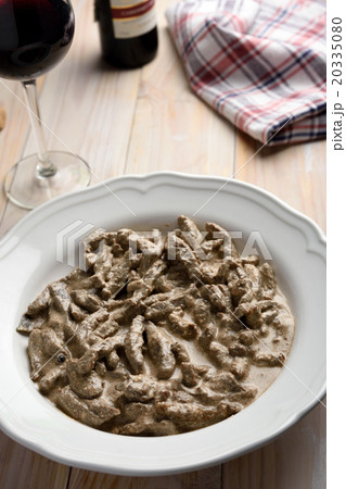 Beef Stroganoff 20335080