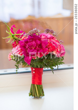 Bridal bouquet of various flowers Bridal bouquet of various flowers 20336002