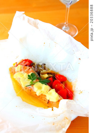 鮭の紙包み焼き 20336888