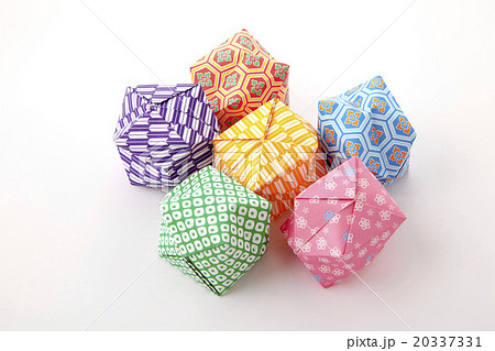 折り紙紙風船横位置5個の写真素材