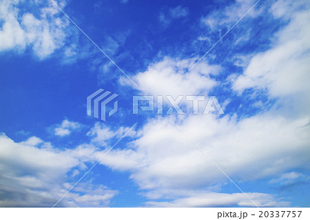 青空 空 雲 冬の空 背景 背景素材 12月の写真素材