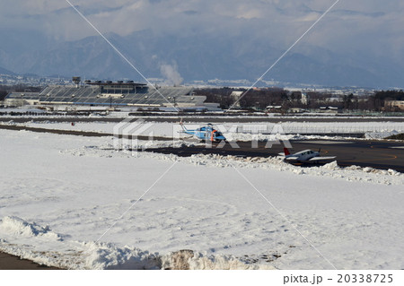 雪の信州まつもと空港 20338725