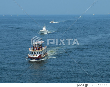 海を渡る遊覧船 海を渡る遊覧船 20343733