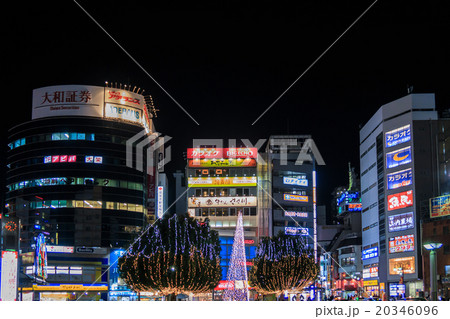 東京都北区　赤羽駅東口前ロータリー「夜景」 20346096