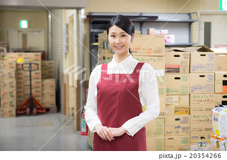 バックヤードスタッフ 20354266