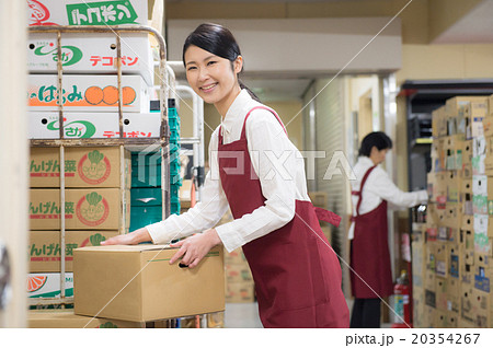 バックヤードスタッフ 20354267