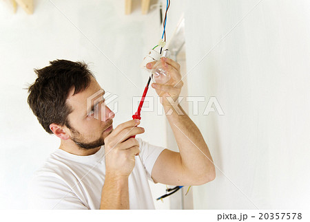 Electrician working 20357578