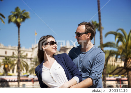 Tourist couple in the city Tourist couple in the city 20358136