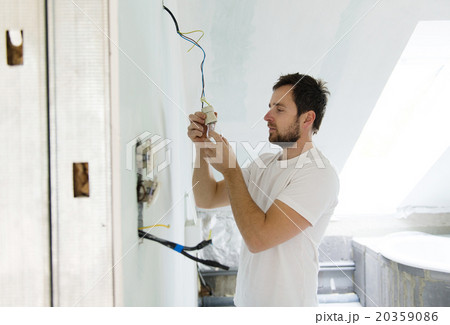 Electrician working 20359086