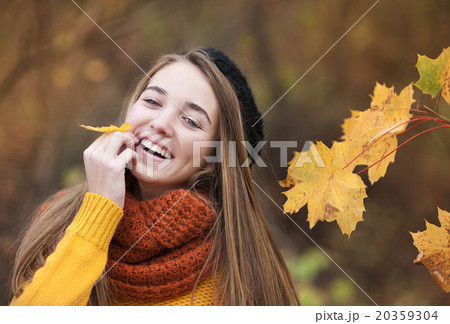 Autumn girl Autumn girl 20359304