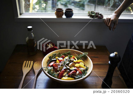 サラダボウル 20360320