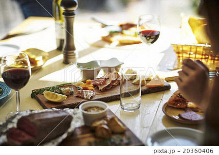 友人との食事 20360406