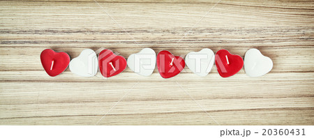 Picture of red and white heart candles 20360431